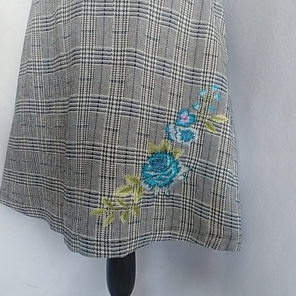 Michele Grey Plaid A line Skirt w/Embroidered Flowers - Picture 5 of 5